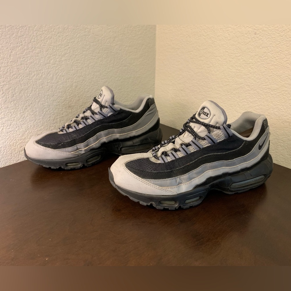 Nike Air Max 95 Essential Wolf Grey  749766-005 Men’s Size 10.5
